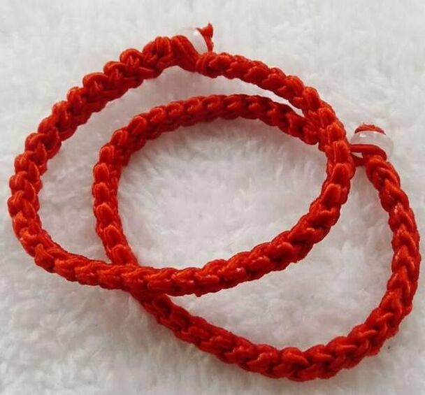 Lucky narukvica od crvene tkanine - DIY amajlija za sreću